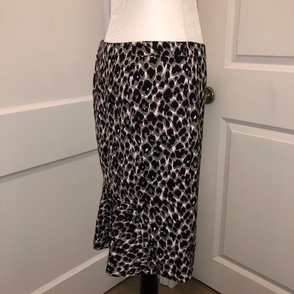 Stunning Ann Taylor Skirt - Picture 2 of 3